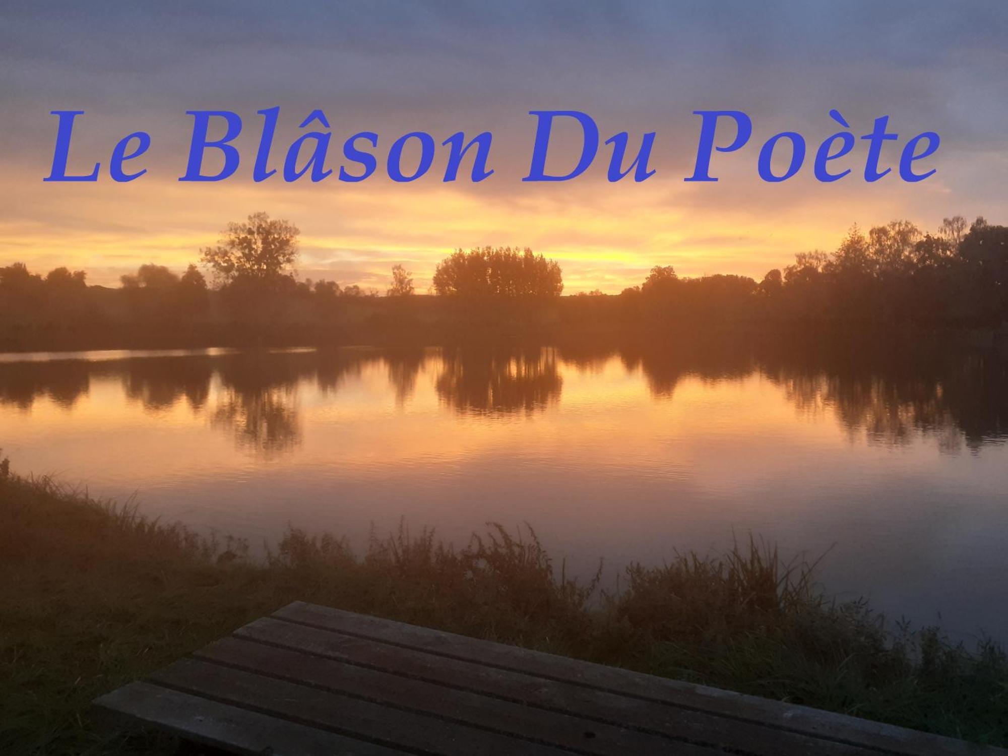 Le Blason Du Poete Mayet Exterior photo